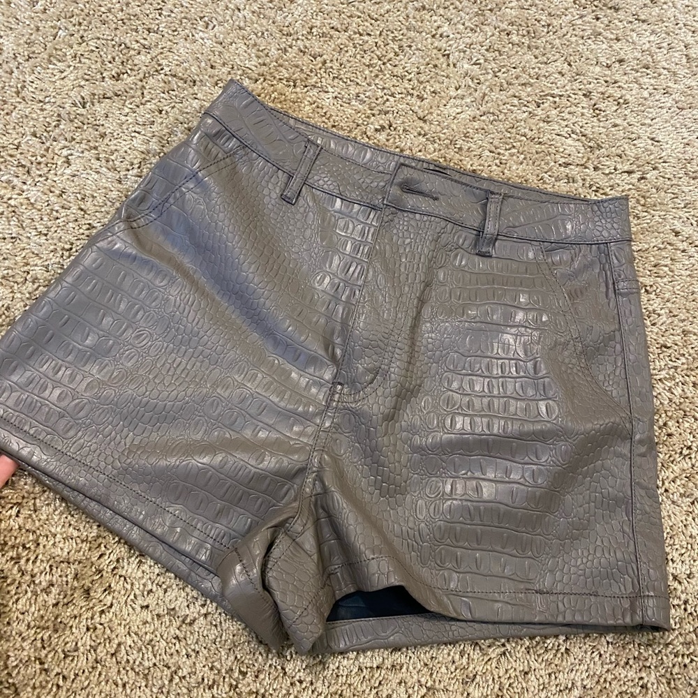 DARK GRAY MISSGUIDED CROC LEATHER SHORTS/ WORN ONCE/ SIZE US 4 - Picture 2 of 4
